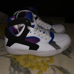 Nike Air Flight Huarache PRM QS ‘White Lyon Blue’